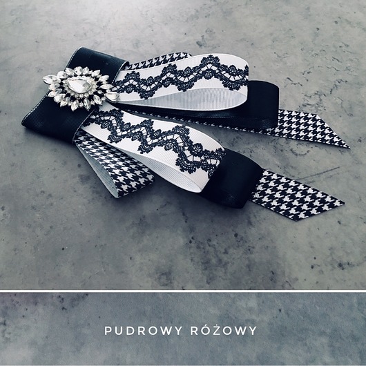 Brosza/ Krawat z  kryształem w stylu Glamour Pudrowy Różowy