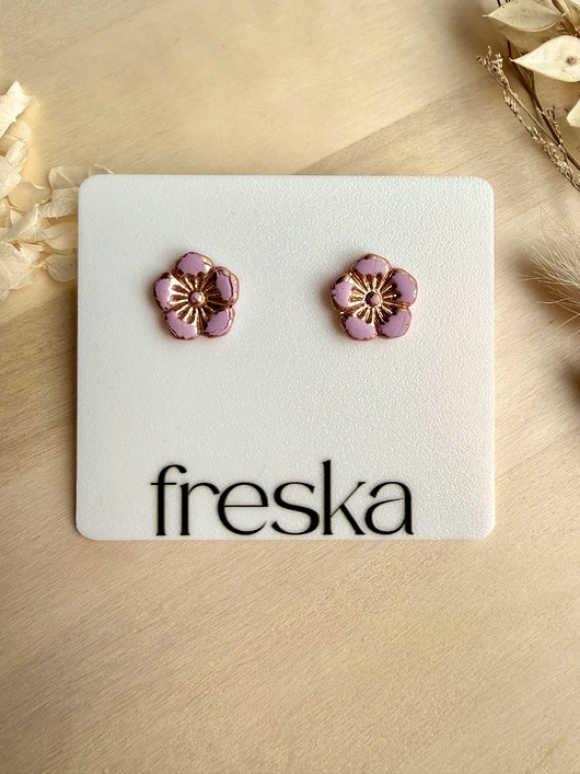 kolczyki z masy plastycznej Kolczyki Kwiaty - brudny róż ze złotem