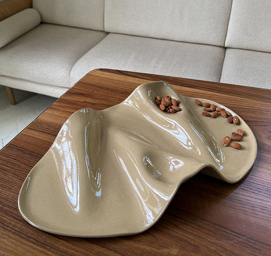 patery i talerze Ceramiczna taca na przekąski WAVY no. 4 TOFFEE