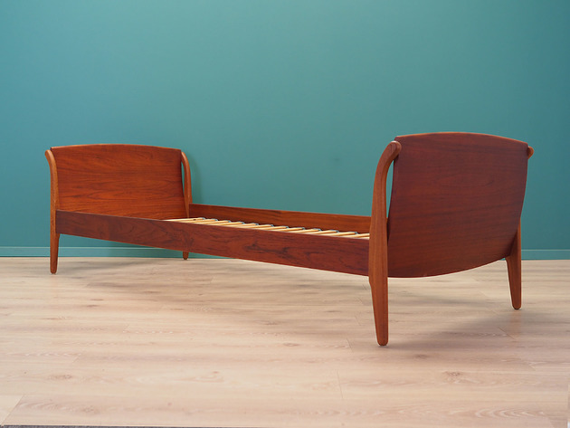 łóżka Łóżko tekowe, duński design, lata 70, produkcja: Dania