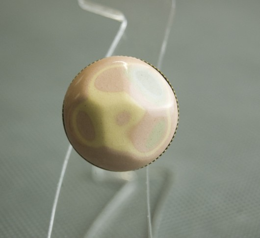 Pierścionek z oryginalnym ceramicznym oczkiem. imkadesign