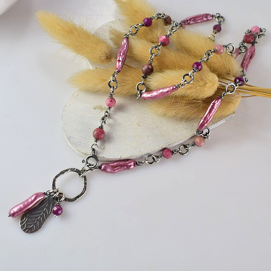 srebrne naszyjniki Nivora - srebrny naszyjnik z perłami, rubinem i rodonitem