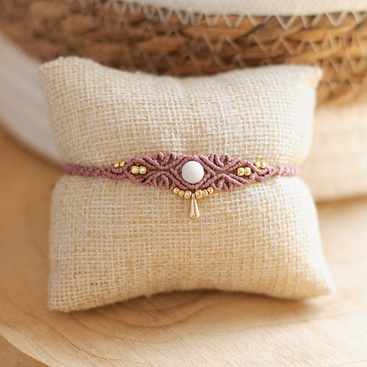 bransoletki z kamieni naturalnych Bransoletka makrama. Makramowa bransoletka z Magnezytem