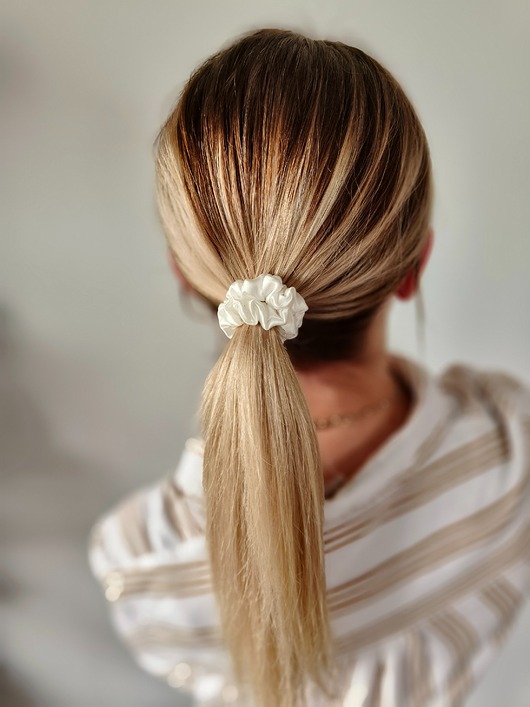 gumki do włosów Gumka jedwabna, scrunchie, frotka white lotus MINI