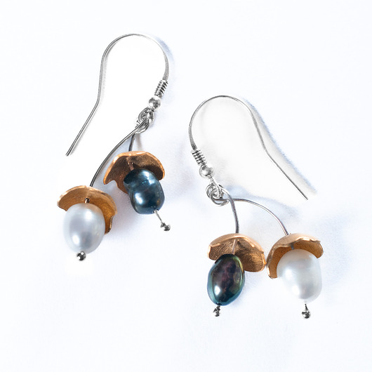 kolczyki z kamieniami Kolczyki z perłami i mosiądzem.[PK18]