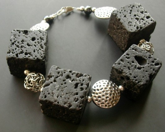 lava amanorii