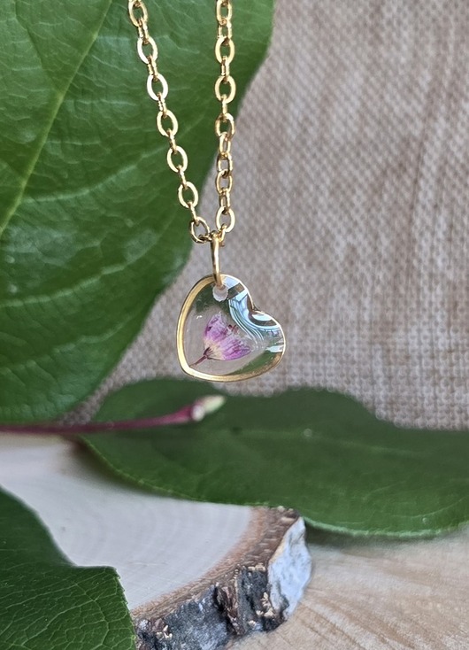 wisiory Mały wisiorek z kwiatem prawdziwy kwiat serce serduszko