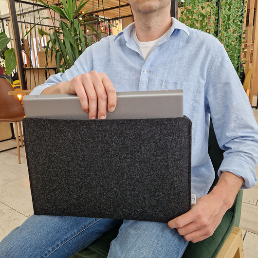 etui na laptopa POZIOMY filcowy pokrowiec MacBook ciemnoszare etui na laptopa