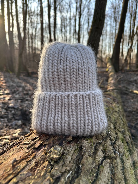 czapki damskie Wełniana czapka oversize - migdałowa