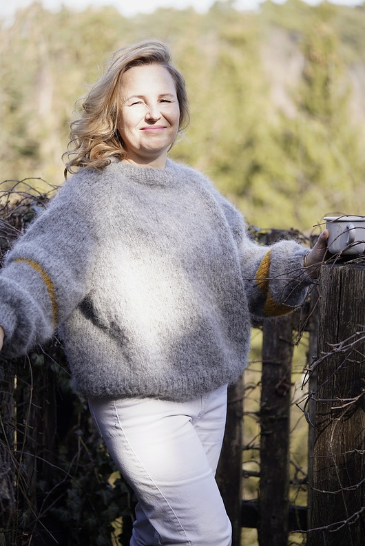swetry damskie  Sweter Fluffy grey&curry