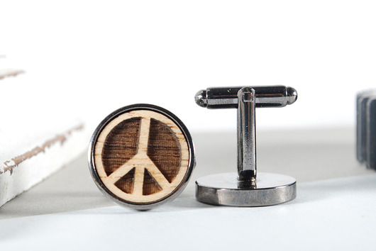 PEACE - drewniane spinki mankietowe w pudełku MOODFORWOOD Studio