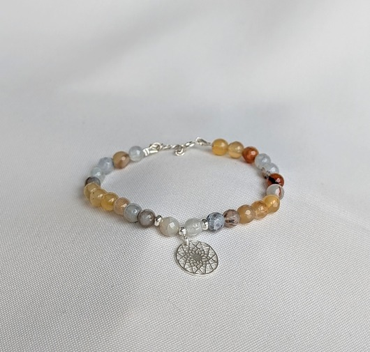 bransoletki z kamieni naturalnych Srebrna bransoletka z agatami i mandalą