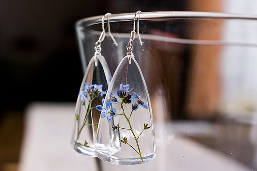 Kolczyki z niezapominajkami w żywicy So Jewelry
