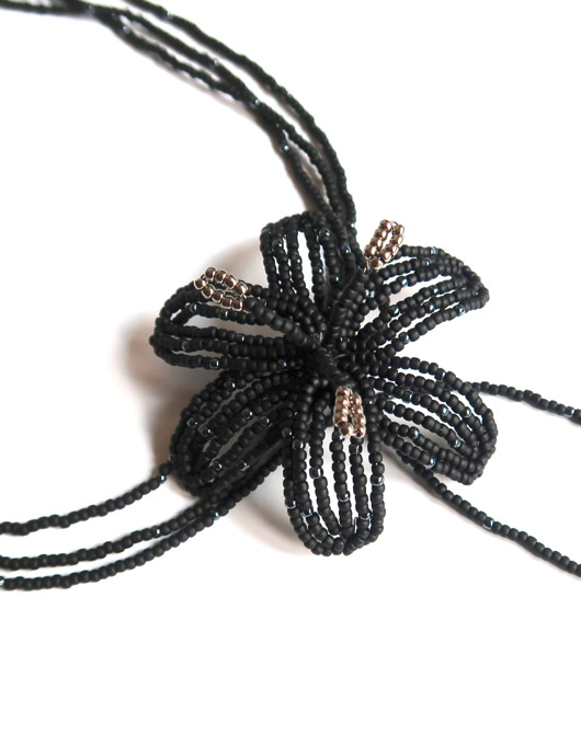 chokery Czarna lilia - naszyjnik choker