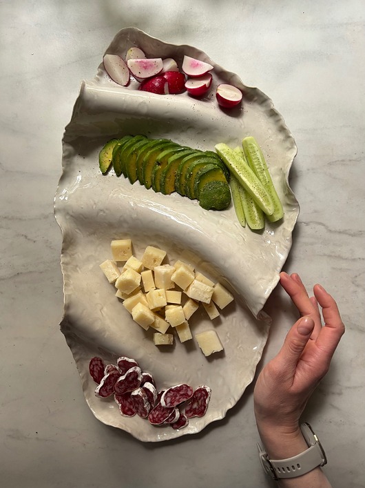 talerze, miski Ceramiczna Patera Fala na Tapast Owoce Przekąski Sushi Pearl White