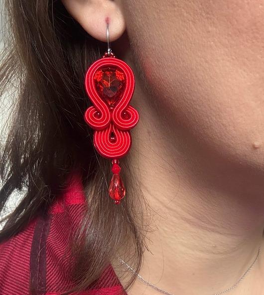 kolczyki soutache Czerwone eleganckie kolczyki sutasz z kryształkami