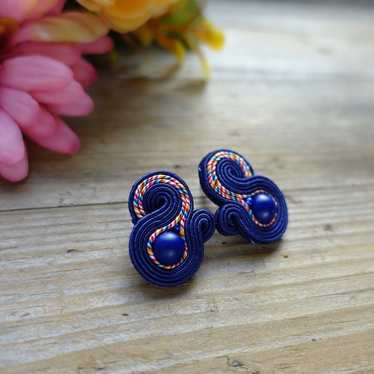 Małe granatowe kolczyki soutache Mró Soutache