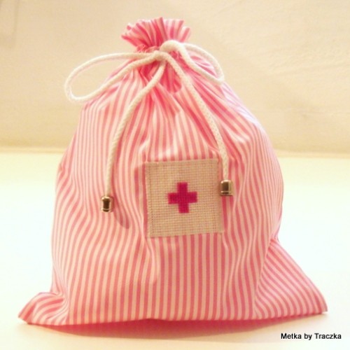 apteczka - De Luxe - Pink Stripey  metka by traczka