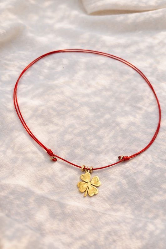 złote naszyjniki Naszyjnik czerwony sznurek koniczynka