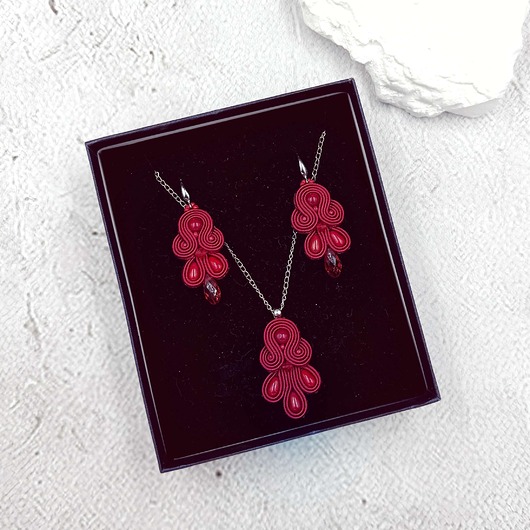 komplet biżuterii Komplet biżuterii sutasz z czerwonym koralem