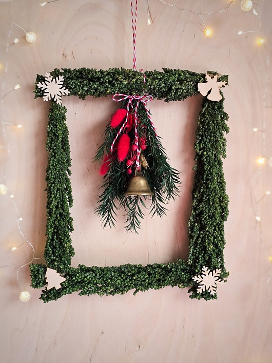dekoracje świąteczne Świąteczna dekoracja do powieszenia - ramka z suszonych roślin