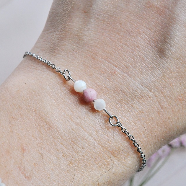 bransoletki srebrne Bransoletka z rodonitem i masą perłową