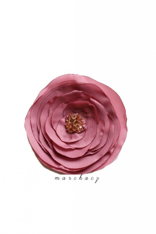 Rosa z kryształkami Manufaktura broszki