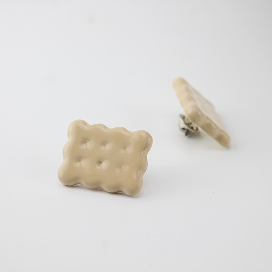 Ceramiczny pin ciasteczko herbatnik m2k studio