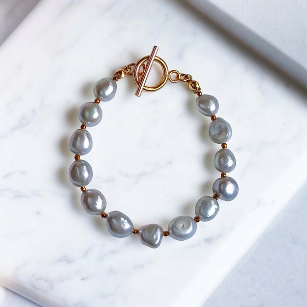 bransoletki z kamieni naturalnych LUX. Srebrne perły - bransoletka - zapięcie toggle