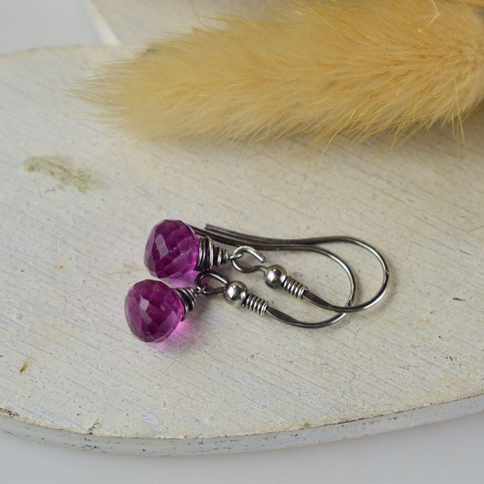 kolczyki z kamieniami Kwarcfuksjowy krople - srebrne kolczyki