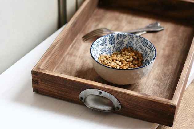 deski do krojenia i tace Rustykalna taca z drewna - uchwyty w stylu vintage