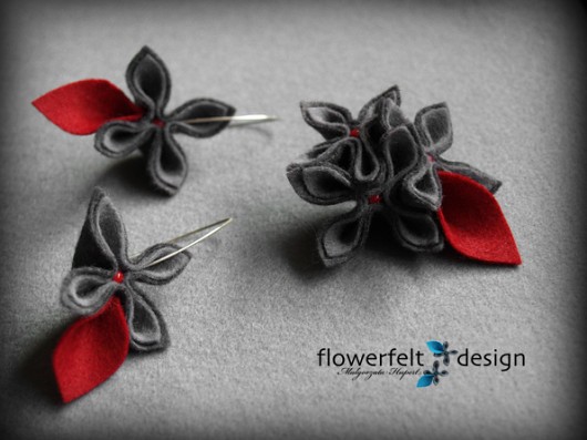 Szare i szczypta chilli -Biżuteria Autorska FlowerFelt Design
