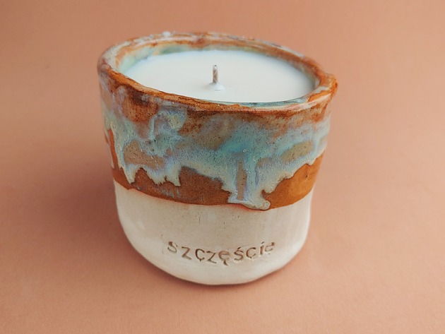 świeczniki i świece Świeca sojowa w ceramice "Szczęście" handmade