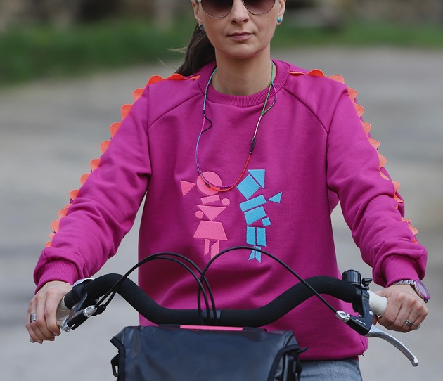 bluza bez kaptura damska Amarantowa Bluza z grubej dzianiny Human