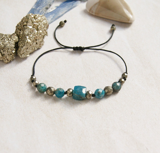 bransoletki z kamieni naturalnych Amulet - KONCENTRACJA - apatyt, piryt