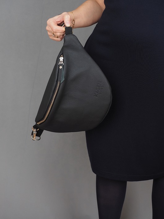 saszetka nerka Torebka nerka Mika czarna - crossbody bag