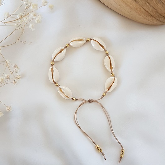 beżowa bransoletka z muszelek LEI handmade 