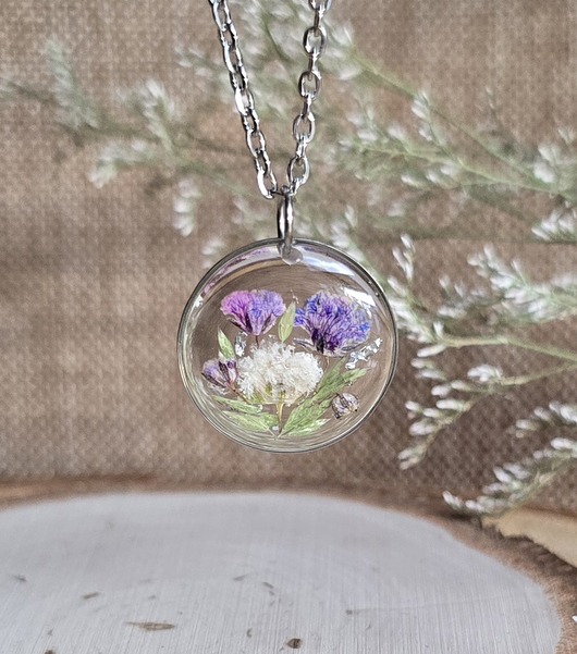 wisiory Łąka kwiatowa fioletowa zawieszka wisiorek kwiaty żywica