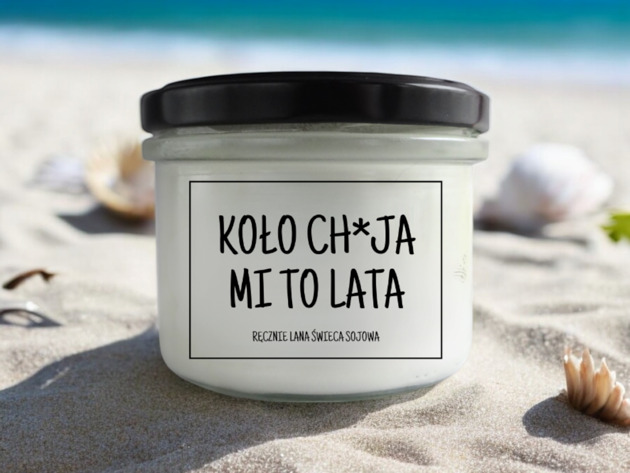 świece zapachowe Świeca sojowa KOŁO CH*JA MI TO LATA 235 ml Mikuno