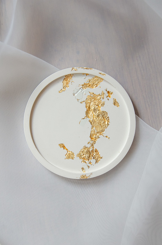 podkładki Podstawka z gipsu polimerowego, okrągła, biała z płatkami