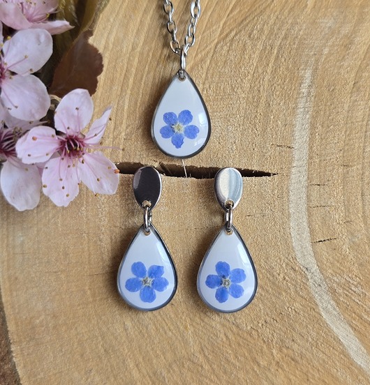 komplet biżuterii Komplet zawieszka i kolczyki srebrne z kwiatami łezki niezapominajki