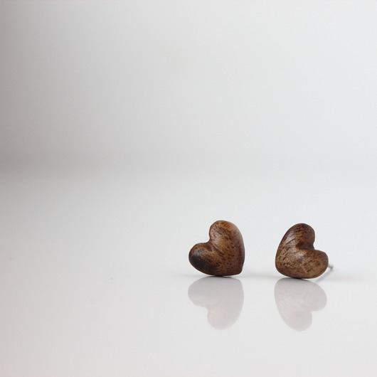 kolczyki drewniane Orzechowe love kolczyki sztyfty