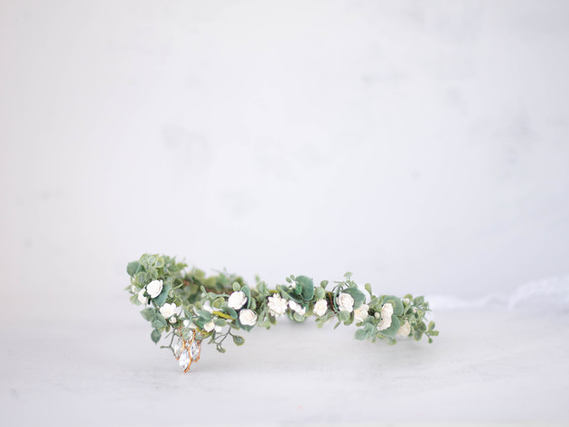 Kwiatowy wianek na głowę - diadem w szpic Lola White
