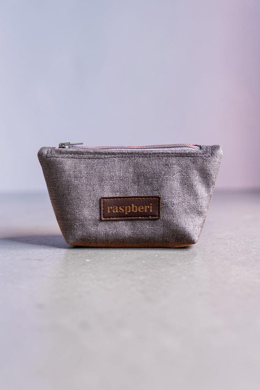 kosmetyczki Mała szara kosmetyczka z weluru