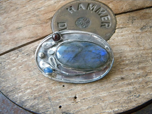 broszki Labradoryt / granat / kianit w listkach   - broszka