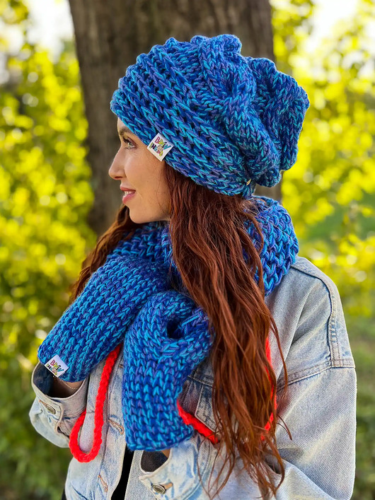 czapki damskie Czapka MERINO 66% nieugniatająca włosów ,,Niebieskości THIS IS IT