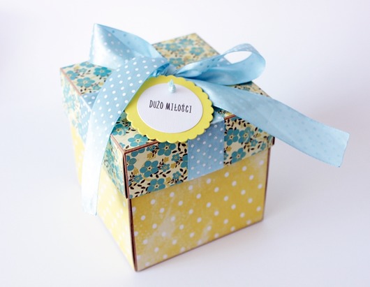 Żółto-niebieski box ślubny papierkarnia