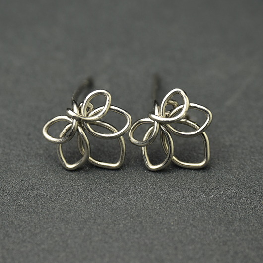 kolczyki wire wrapping Kolczyki sztyfty kwiat lotosu wire wrapping