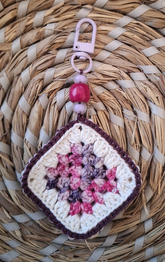 breloki Brelok "Kwadrat Babuni" granny square nutka bieli