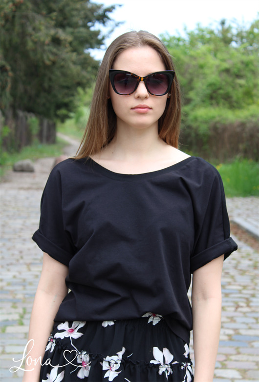 Bluzka,T-shirt czarny z koronką NANCY LONA